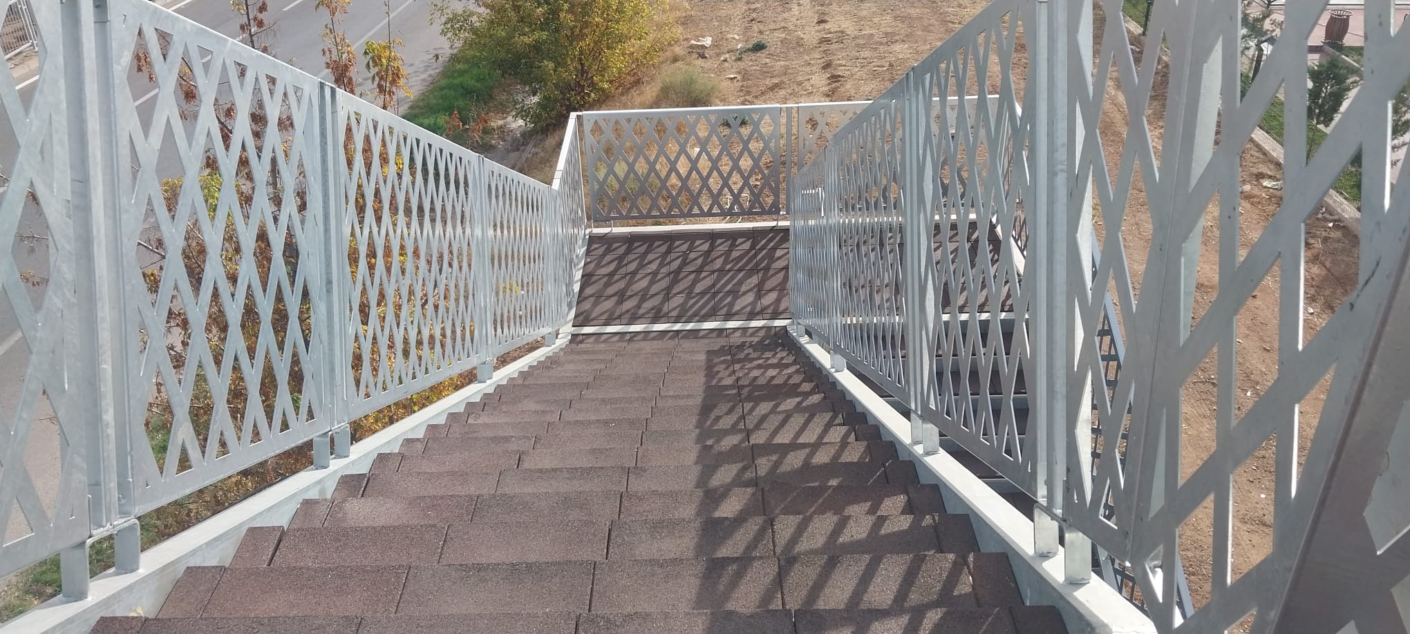 Üst geçit çelik köprü